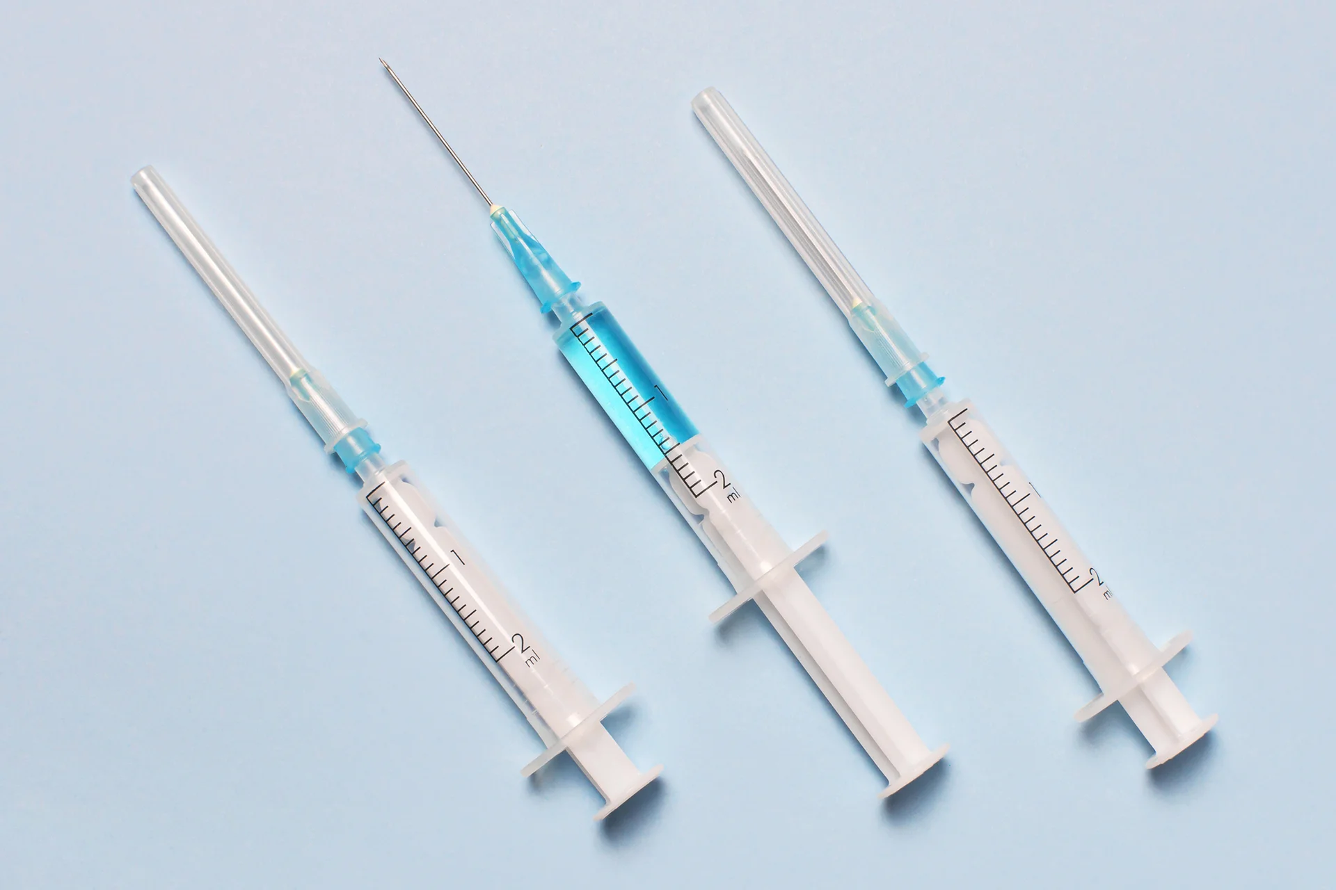different sizes of hypodermic needles
