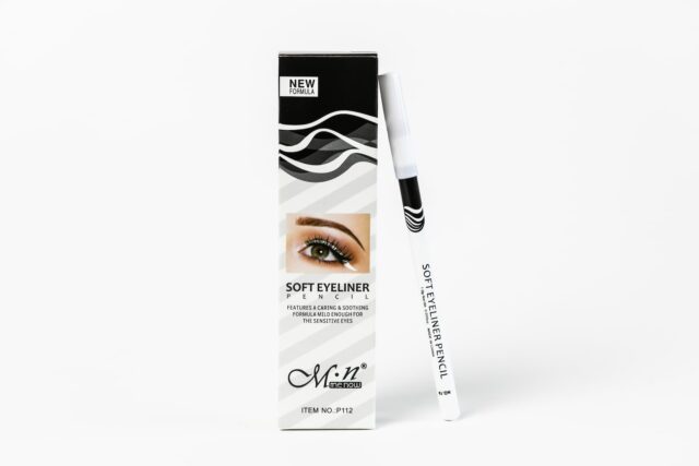Eyeliner Pencils - White (Box of 12) - Image 7