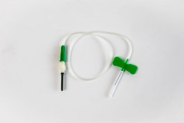 Butterfly Needle - 23G 3/4 in. x 12 in. with sliding safety shield- Box of 100 - Image 2