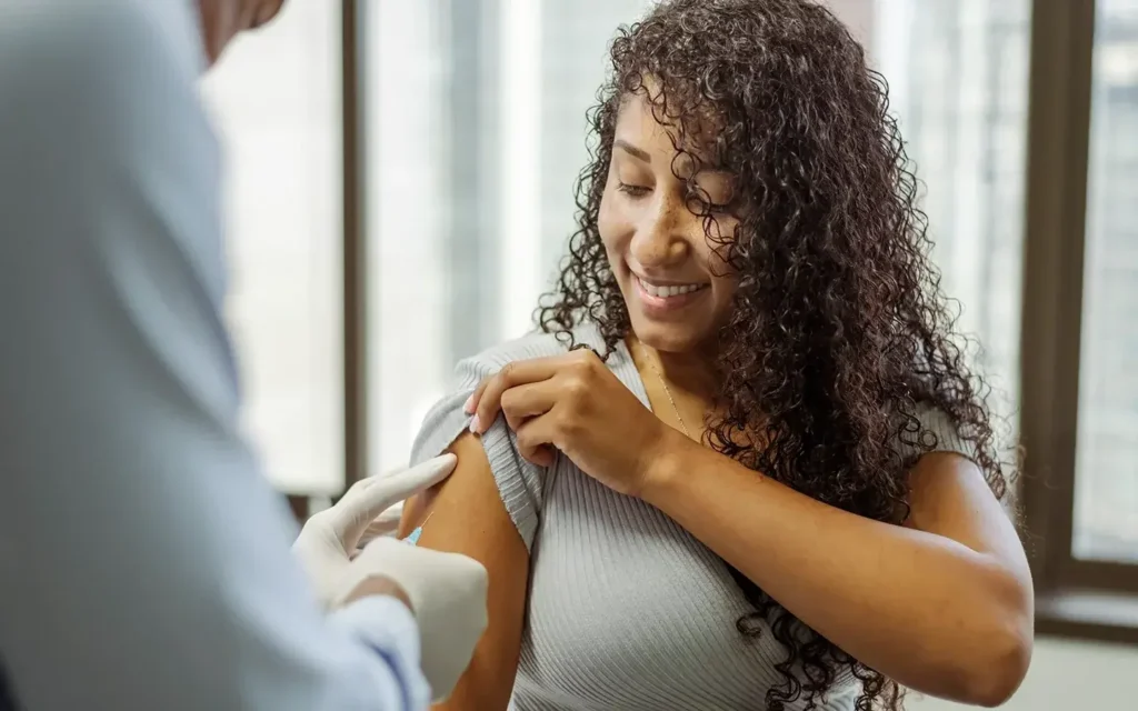 doctor injecting a patient using butterfly needle injection